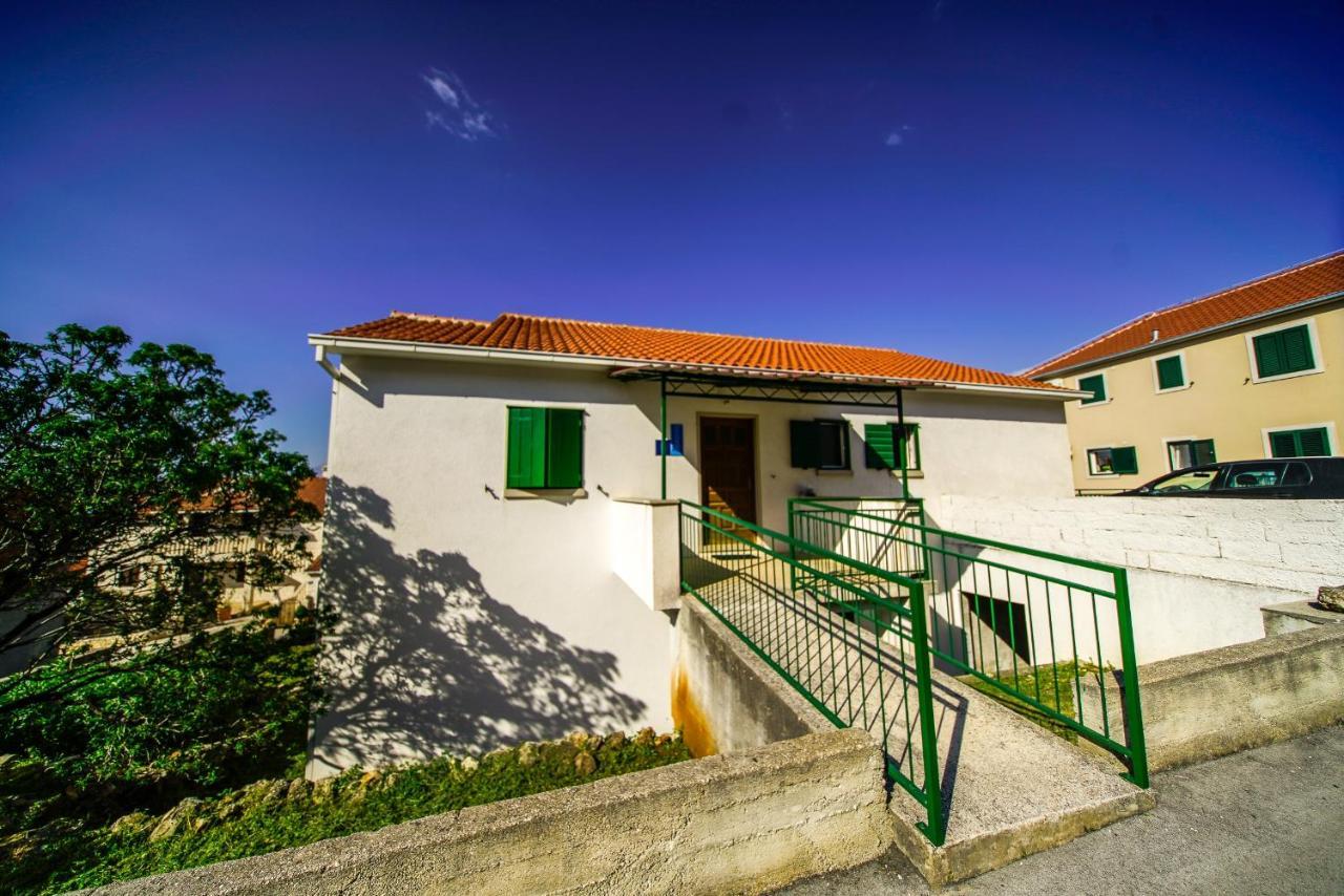 Apartments With A Parking Space Postira, Brac - 18472 Exterior photo